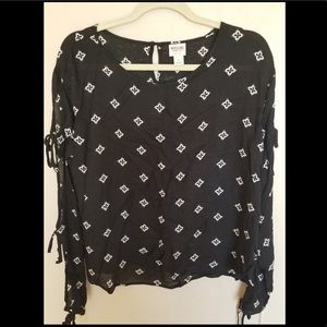 Mossimo black and white long sleeve blouse